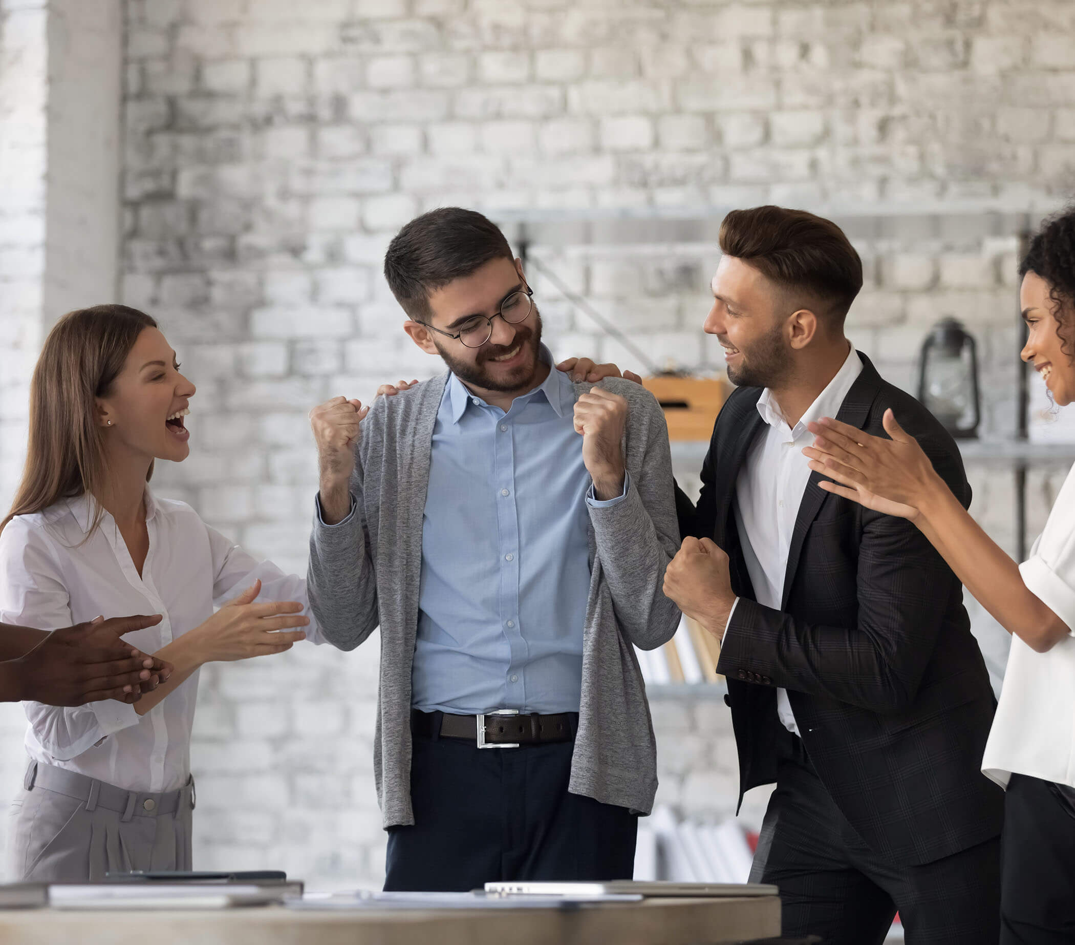 jubelnde Mitarbeitern