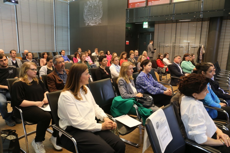 Publikum, Mitarbeitende gewinnen