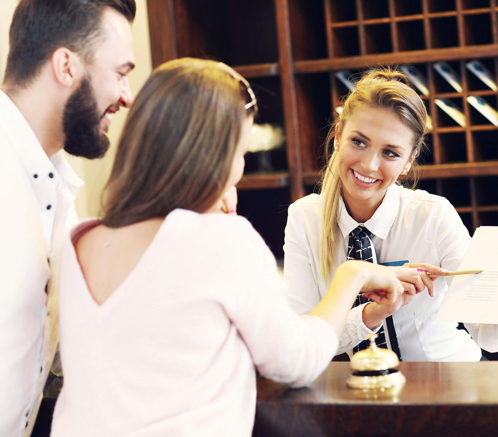 Rezeptionistin im Hotel