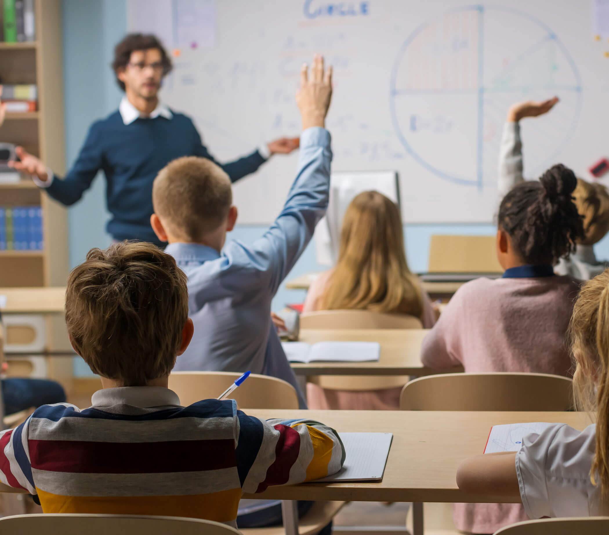 Kinder beim Unterricht